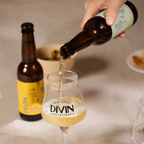 Divin IPA alcohol-free beer 0.3% pouring into glass.