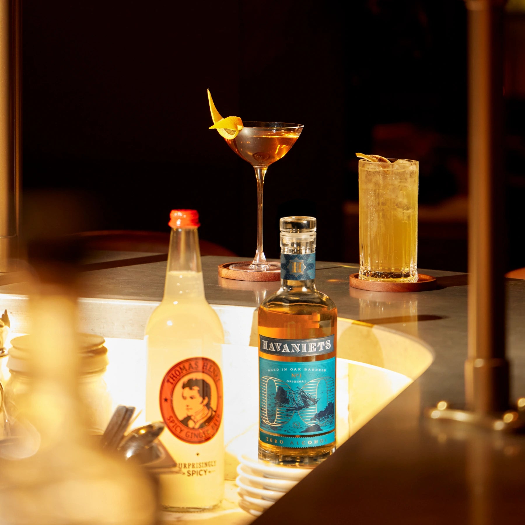 Havaniets Original alcohol-free spirit used in cocktails served at a bar with mixed drinks and glassware.