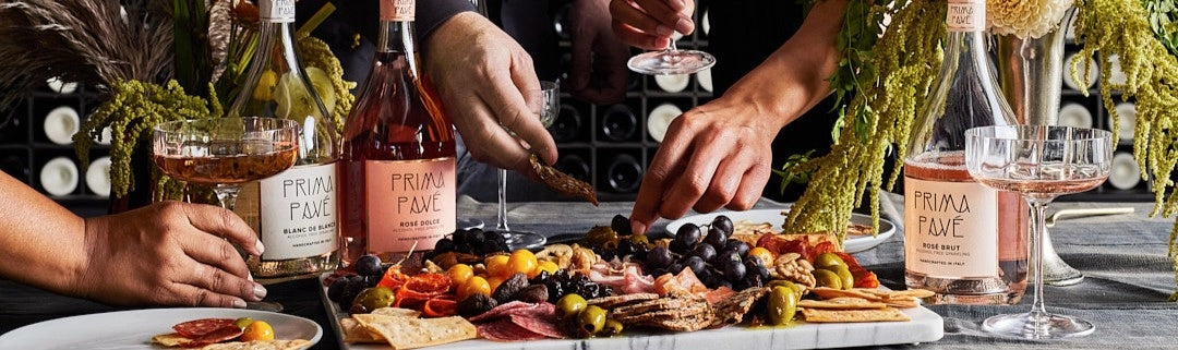Prima Pavé alcohol-free white, rosé and sparkling wines served with coupe glasses and a shared grazing board.